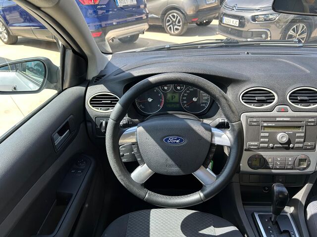 FORD FOCUS TREND 1.6 AUTO SALOON SPANISH LHD IN SPAIN 83000 MILES SUPER 2005